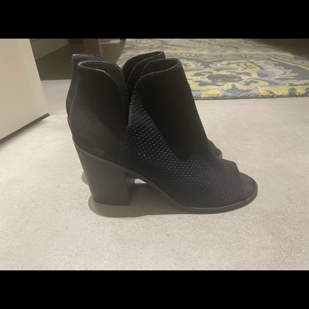 Steve Madden open toed ankle booties, black leather mesh Size 9 NWOT
